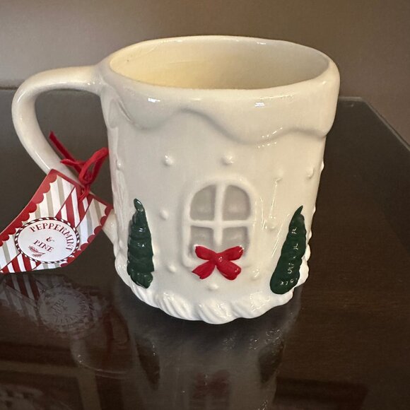 Peppermint & Pine Red Door w/wreath green Bow Frosting Trimmed Mug NWT 2025 - Picture 4 of 6